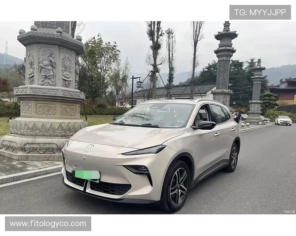 在MG官方首页查看丰富的车型图片与详细配置介绍